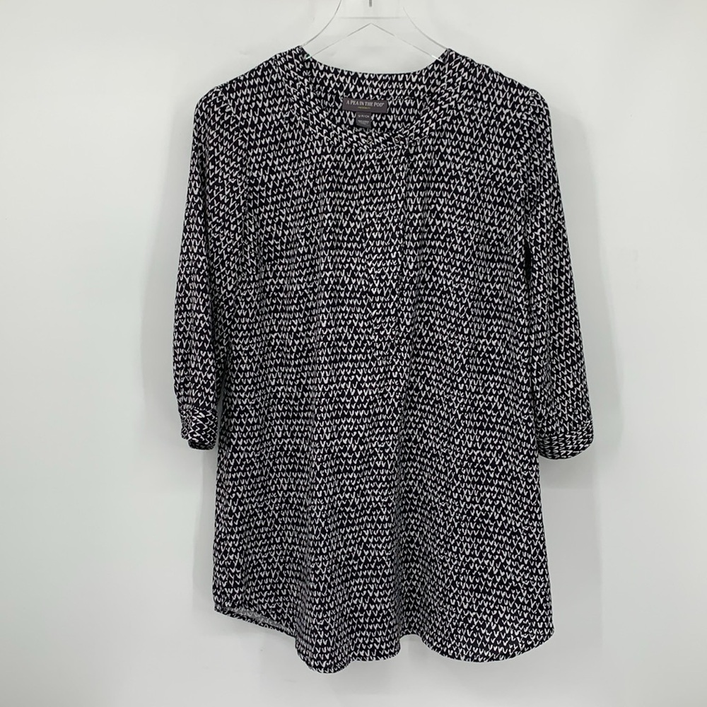 A Pea in the Pod Maternity blouse top shirt black white graphic V pregnancy S